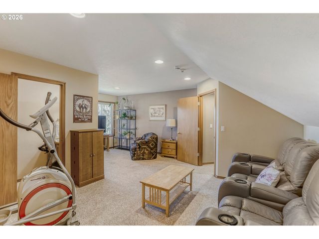 1716 Se 10TH Pl, Canby, OR 97013