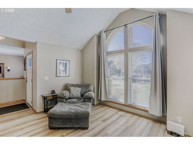 1716 Se 10TH Pl, Canby, OR 97013