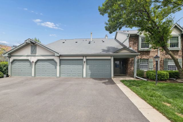 1575 Stonehill Court A, Wheaton, IL 60189