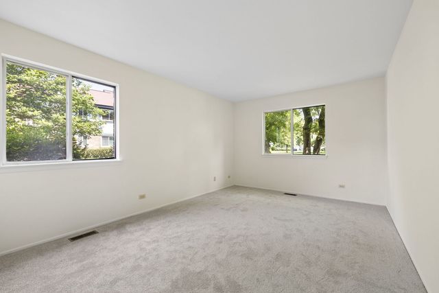 1575 Stonehill Court A, Wheaton, IL 60189