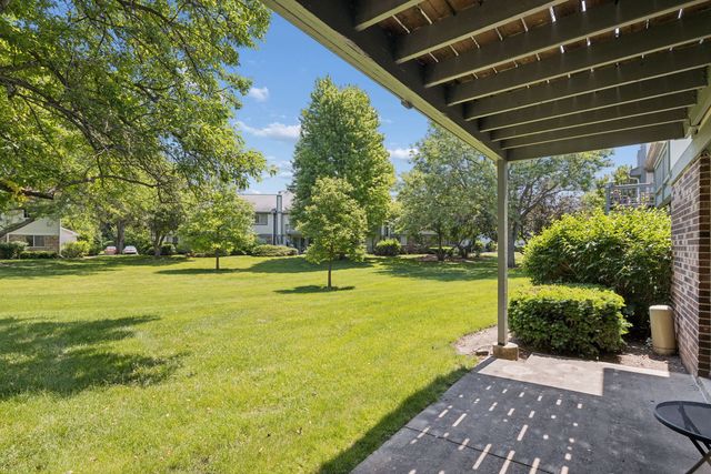 1575 Stonehill Court A, Wheaton, IL 60189