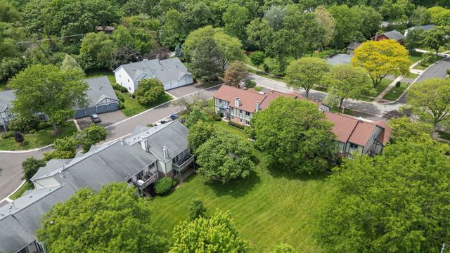 1575 Stonehill Court A, Wheaton, IL 60189
