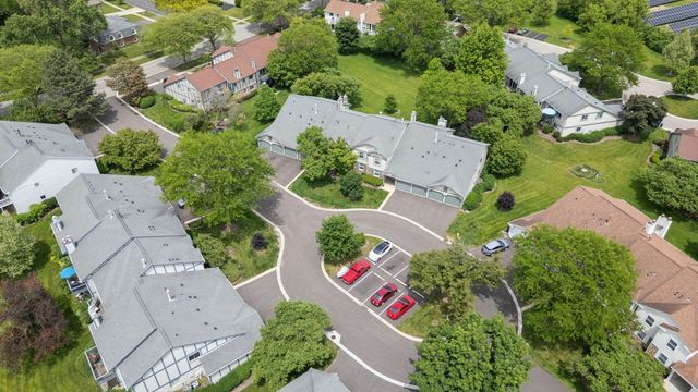1575 Stonehill Court A, Wheaton, IL 60189