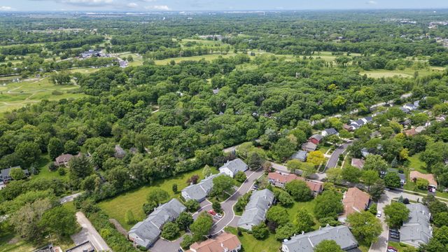 1575 Stonehill Court A, Wheaton, IL 60189