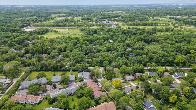 1575 Stonehill Court A, Wheaton, IL 60189