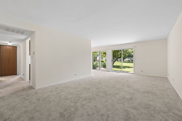 1575 Stonehill Court A, Wheaton, IL 60189