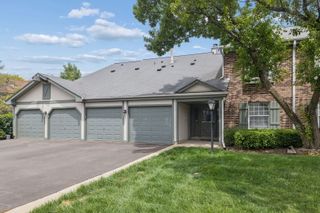 1575 Stonehill Court A, Wheaton, IL 60189