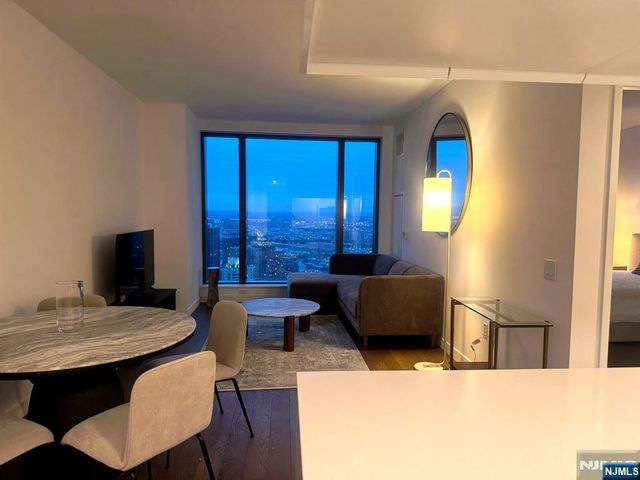 99 Hudson 5407, Jersey City, NJ 07302