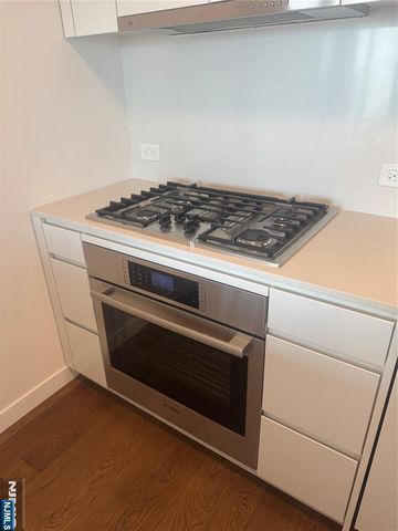 99 Hudson 5407, Jersey City, NJ 07302