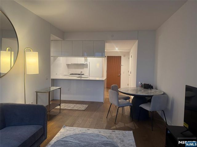 99 Hudson 5407, Jersey City, NJ 07302