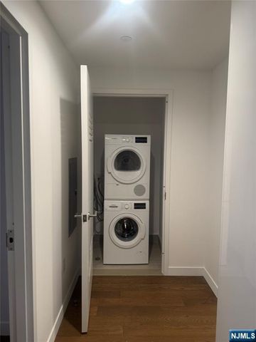 99 Hudson 5407, Jersey City, NJ 07302