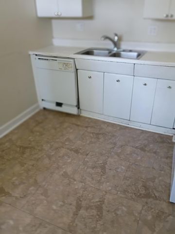 806 S Hampton Road, Columbus, OH 43227