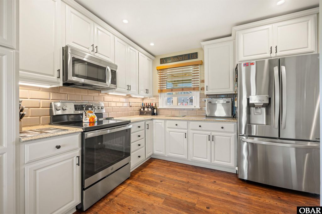 Image 6 of property listing at 101 Hillside Court, Nags Head, NC 27959