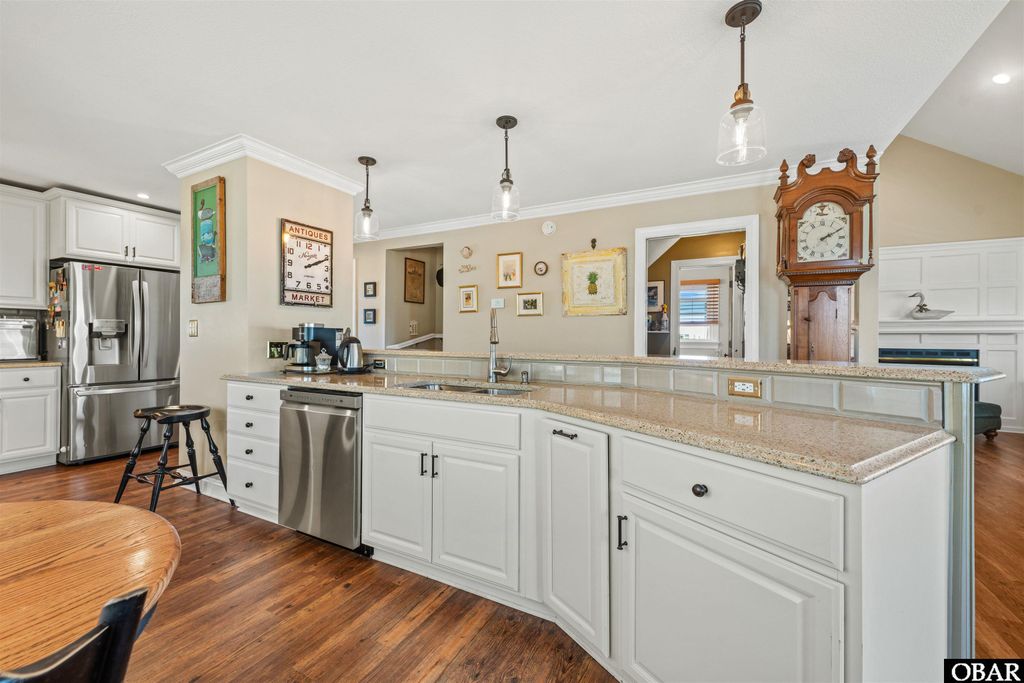 Image 7 of property listing at 101 Hillside Court, Nags Head, NC 27959