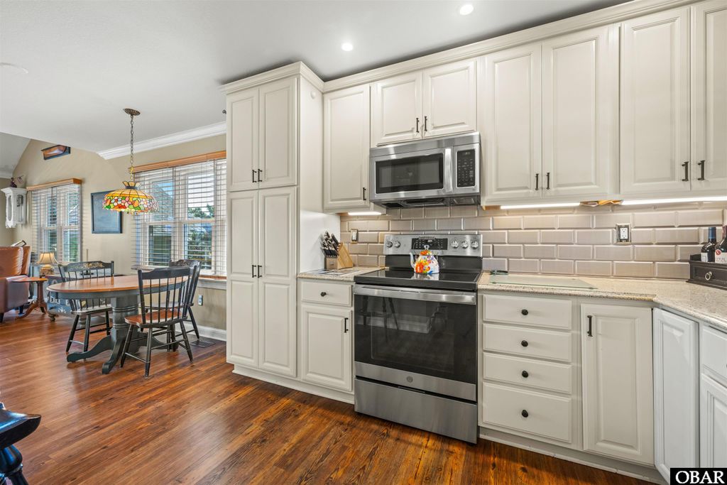 Image 8 of property listing at 101 Hillside Court, Nags Head, NC 27959