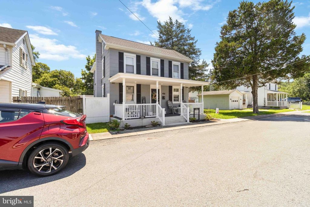 18-R MARKET ST, Middletown, PA 17057
