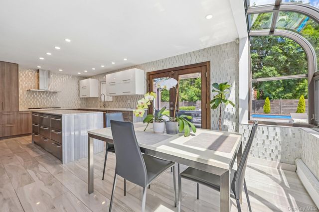 108 Bellows Lane, New City, NY 10956