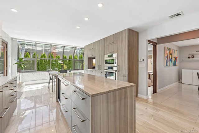 108 Bellows Lane, New City, NY 10956
