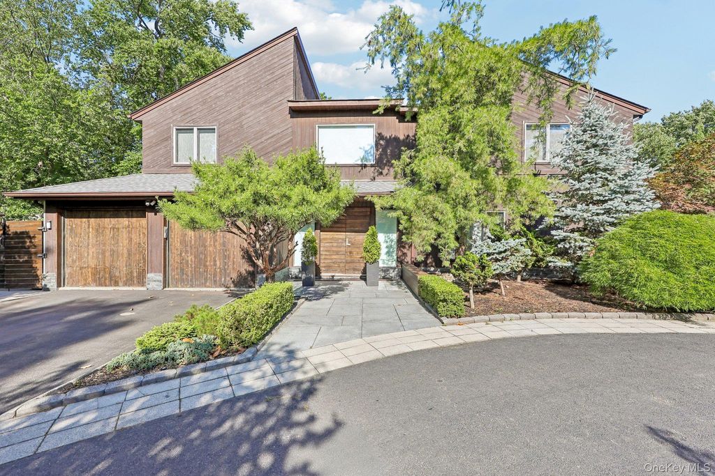 108 Bellows Lane, New City, NY 10956