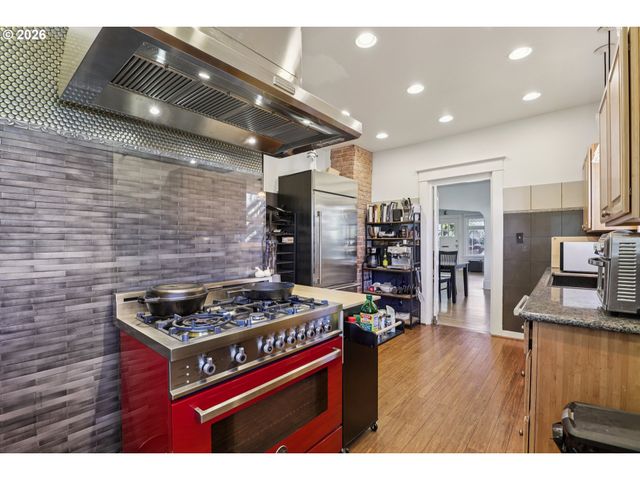 2456 Ne 7TH Ave, Portland, OR 97212