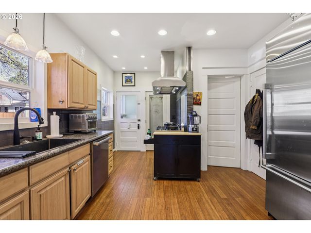 2456 Ne 7TH Ave, Portland, OR 97212