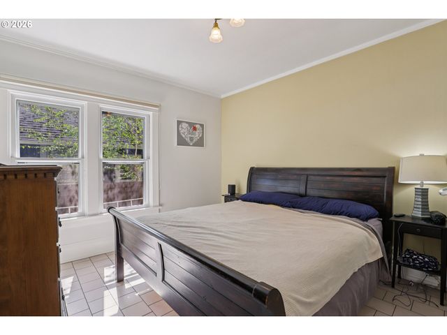 2456 Ne 7TH Ave, Portland, OR 97212