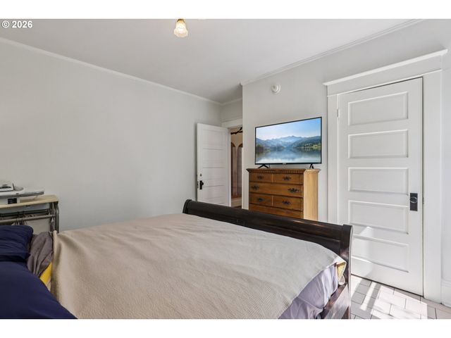 2456 Ne 7TH Ave, Portland, OR 97212