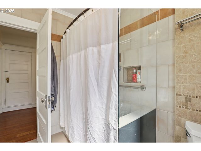 2456 Ne 7TH Ave, Portland, OR 97212