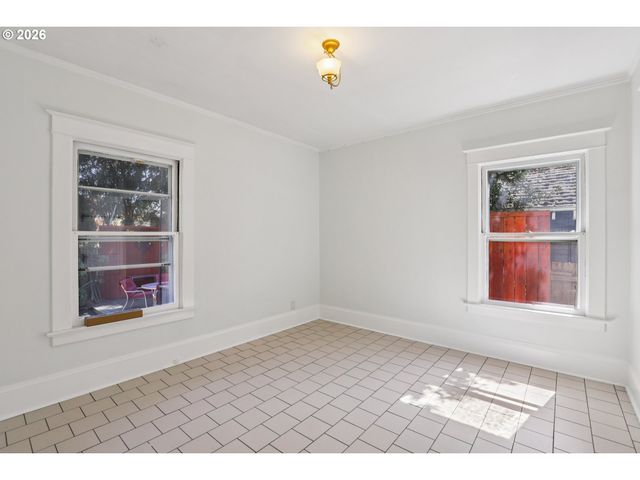 2456 Ne 7TH Ave, Portland, OR 97212