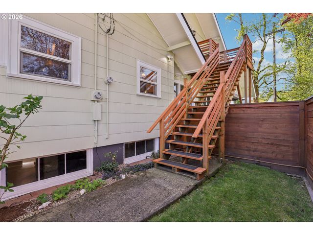 2456 Ne 7TH Ave, Portland, OR 97212