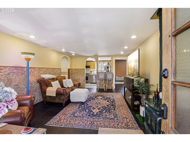 2456 Ne 7TH Ave, Portland, OR 97212