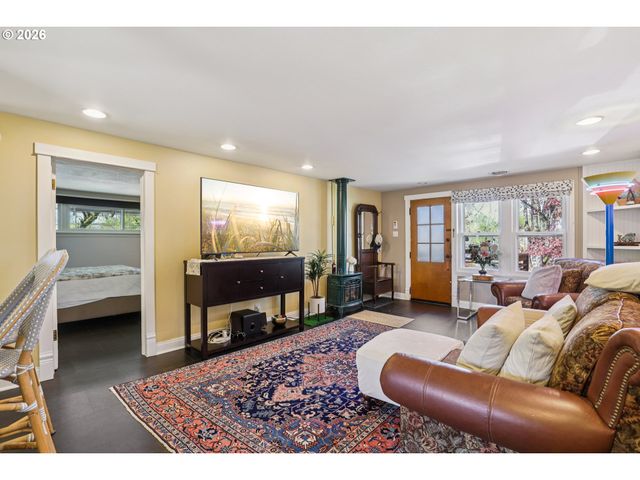 2456 Ne 7TH Ave, Portland, OR 97212