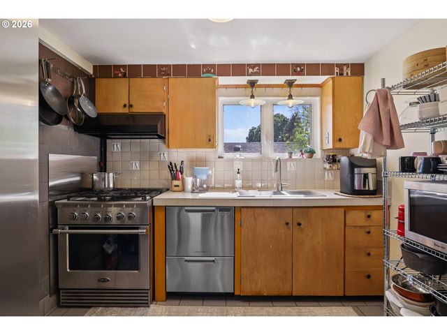 2456 Ne 7TH Ave, Portland, OR 97212