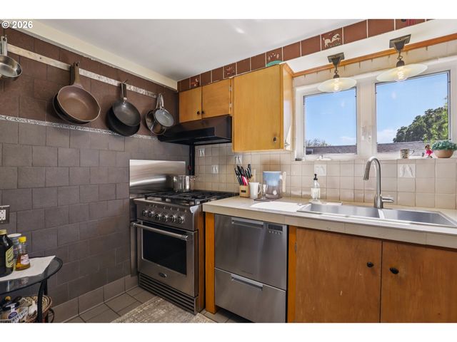 2456 Ne 7TH Ave, Portland, OR 97212