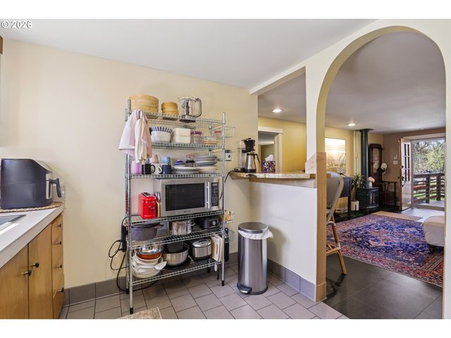 2456 Ne 7TH Ave, Portland, OR 97212