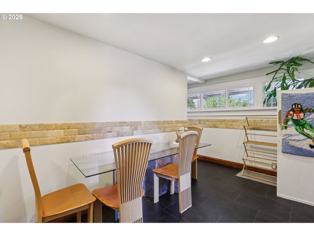 2456 Ne 7TH Ave, Portland, OR 97212