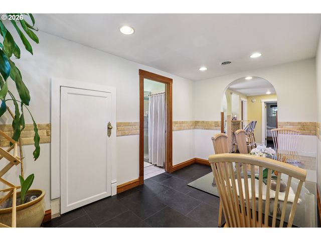 2456 Ne 7TH Ave, Portland, OR 97212