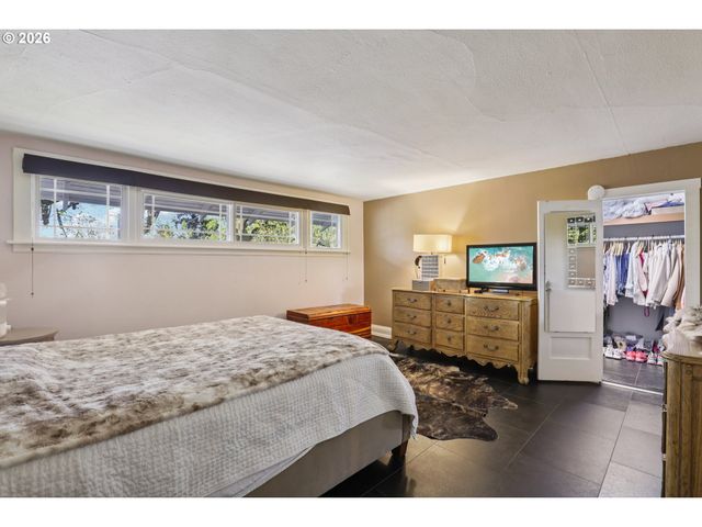 2456 Ne 7TH Ave, Portland, OR 97212