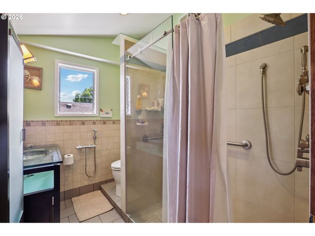 2456 Ne 7TH Ave, Portland, OR 97212