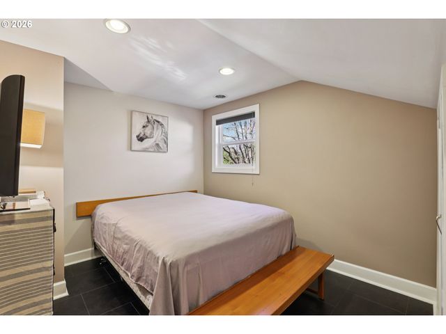 2456 Ne 7TH Ave, Portland, OR 97212