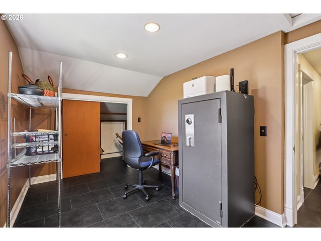 2456 Ne 7TH Ave, Portland, OR 97212