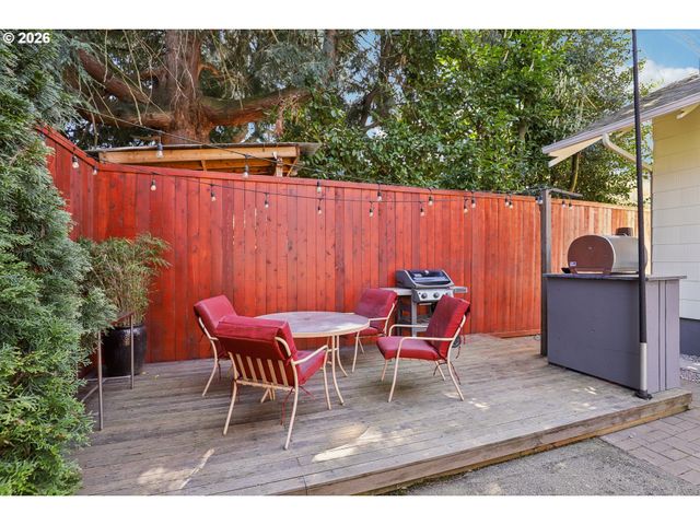 2456 Ne 7TH Ave, Portland, OR 97212