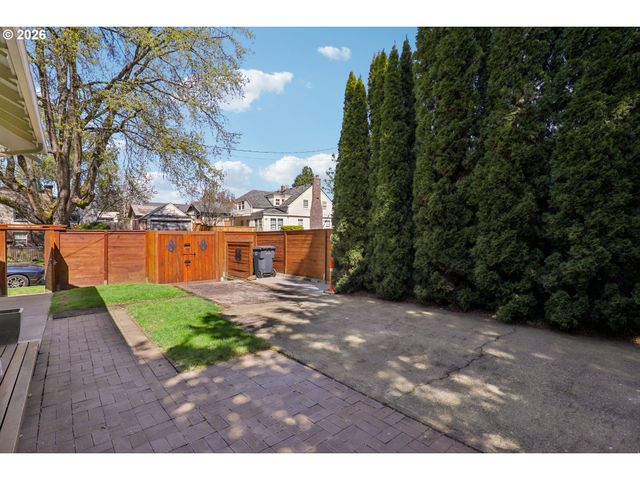 2456 Ne 7TH Ave, Portland, OR 97212