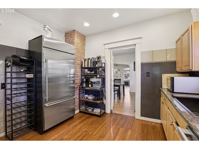 2456 Ne 7TH Ave, Portland, OR 97212