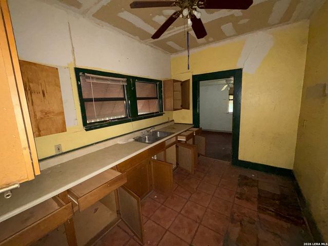 351 Barrett, San Antonio, TX 78225