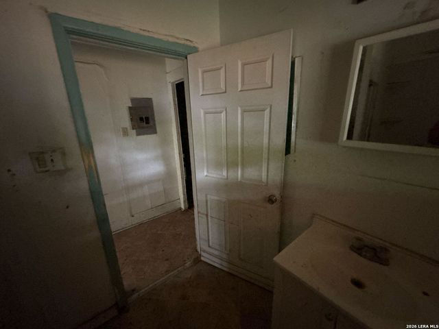 351 Barrett, San Antonio, TX 78225