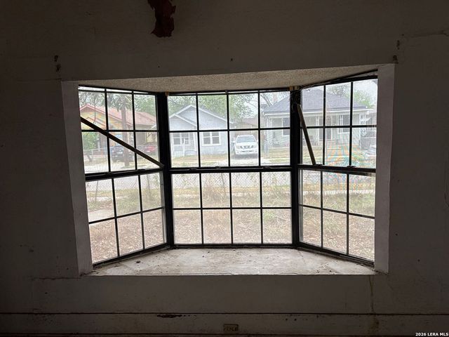 351 Barrett, San Antonio, TX 78225