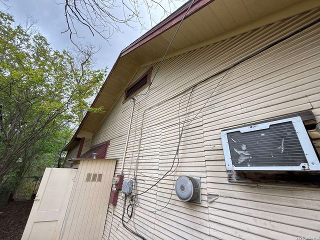 351 Barrett, San Antonio, TX 78225