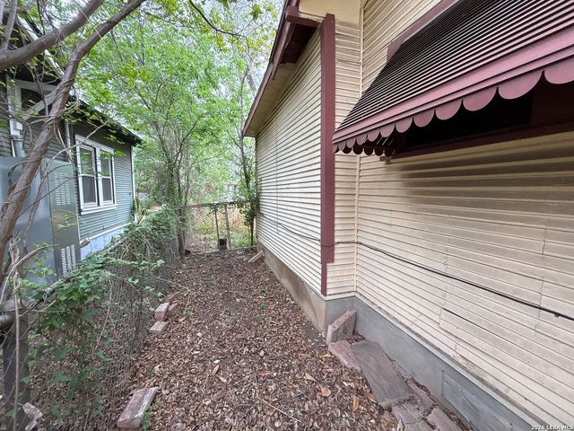 351 Barrett, San Antonio, TX 78225