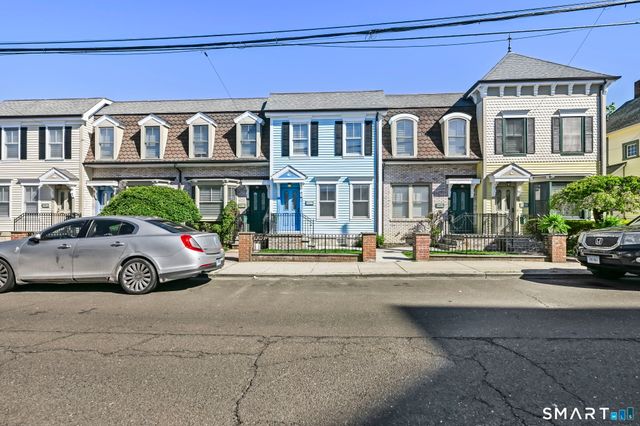 17 Dolsen Place, Stamford, CT 06901
